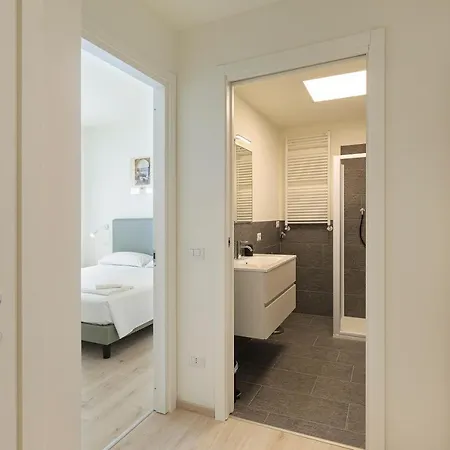 Max 14 Apartment